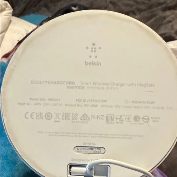 Belkin White Dual Wireless Charger Stand - Picture 3 of 4